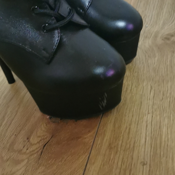 Boots, heel, black in colour size 7.5 - Picture 3 of 6
